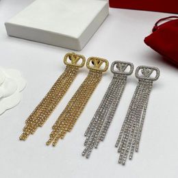 2023 Boucles d'oreilles à pompons Bijoux de créateur Boucles d'oreilles en argent 925 Boucles d'oreilles en argent de luxe pour femmes Bijoux en forme de double V Cadeau de mariage pour les jeunes mariés Saint Valentin Fête des Mères