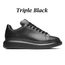 Designer Chaussures de femme extérieure en cuir Lace Up Men Men Fashion Plateforme surdimensionnée Sneakers surdimension