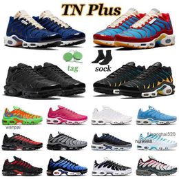 2023 TN Plus Chaussures de course pour hommes Femmes Baskets Running Club 3D Noir Teal Jaune Université Bleu Oreo Bred Terrascape Spray paintJORDON JORDAB
