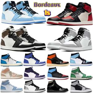 2023 Top 1 1S Universidad Azul Zapatos de baloncesto altos Burdeos Mocha oscuro Mid Barely Rose Luz Humo Gris Patente Criado Hombres Mujeres Diseñador Zapatillas Jordan Jordan Jordan