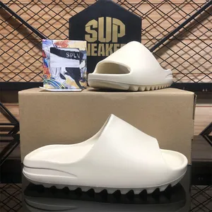 2023 Top Designer Slippers Mannen Vrouw slider Vermillion Mineral Blue Onyx Pure Sandalen Slide Slipper Foam Oker RUNR Bone Resin Clog Desert Ararat runr slides schoen