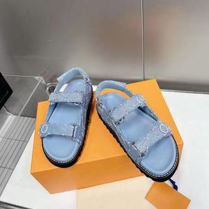 2023 Top Diseñador Mujer Sandalias Peseo COMFORT Zapatos planos Mocasines para mujer Verano Piscina exterior Plataforma Diapositivas Zapatos con hebilla Cuero Denim Zapatillas azules