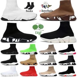 2023 Top New Fashion Designer Sports Chaussures Femmes Mentilles Trainers en tricot Graffiti All Over Imprimer ClearSole Black Blanc rouge Clear Sole Sneakers Flat Speakers Speed ​​Trainer 36-45