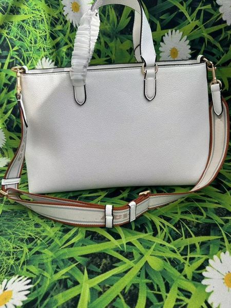 2023 Top Original C Home CH251 Nuevo bolso de mujer Bolso de piel de vaca de PVC con cremallera Bolso de princesa Diana Bolso de mano Fabricante de alta calidad Bolso de diseñador 10A Bolso de gran capacidad