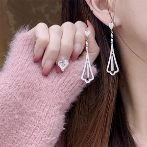 2023 Top Venta Pendientes colgantes Joyería de lujo 925 Plata esterlina Pave Blanco Zafiro CZ Diamante Piedras preciosas Zircon Partido Mujeres Borlas Pendiente de gota para el regalo del amante