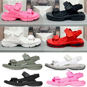 2023 Toeristische Sandalen Dames Designer Zomer Strand Slippers Sandaal Platform Schoenen Lederen Slipper Rubber Slides Zwart Wit Roze Rode Gesp Glijbaan Vrouw canvanG