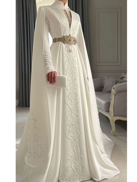 2023 Robes de mariée traditionnelles musulmanes en satin A-ligne broderie manches longues col haut arabe Dubaï robes de mariée tribunal train blanc moyen-orient mariée robe