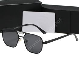 2023 Gafas de sol de marca de diseñador de lujo para vacaciones Gafas de sol cuadradas de diseñador Gafas de alta calidad para mujeres Hombres Gafas para mujeres Lentes UV400 Top unisex con caja 58