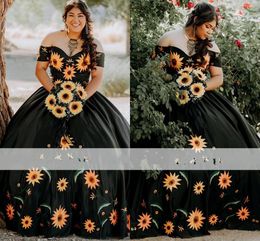 2023 Vintage zwarte trouwjurken van de schouder zonnebloemen geborduurd satijn plus size bruids feestjurk voor vrouwen