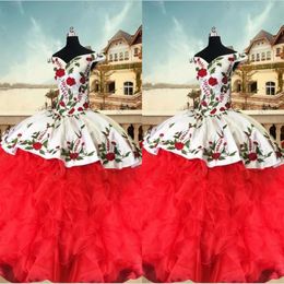 2023 robes de Quinceanera brodées Vintage robe de bal sur l'épaule volants organza Satin doux 16 filles bal Pageant Dress282R