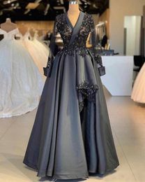 2023 Vintage mère de la mariée robes col en V sirène manches longues dentelle appliques perles de cristal côté fendu noir satin fête robe d'invité de mariage robe de mère