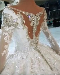 2023 Vestido de novia con cuentas de flores de encaje de cristal de manga larga con cuello redondo de talla grande vestidos de novia nuevo árabe Dubai personalizado
