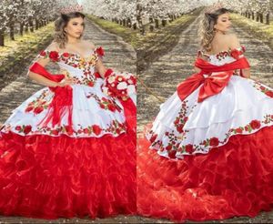 2023 Witte en rode charro Quinceanera -jurken plus maat van de schouderbaljurken Ruches gezwollen zoet 16 jurk vogelsmeisje feest3882568