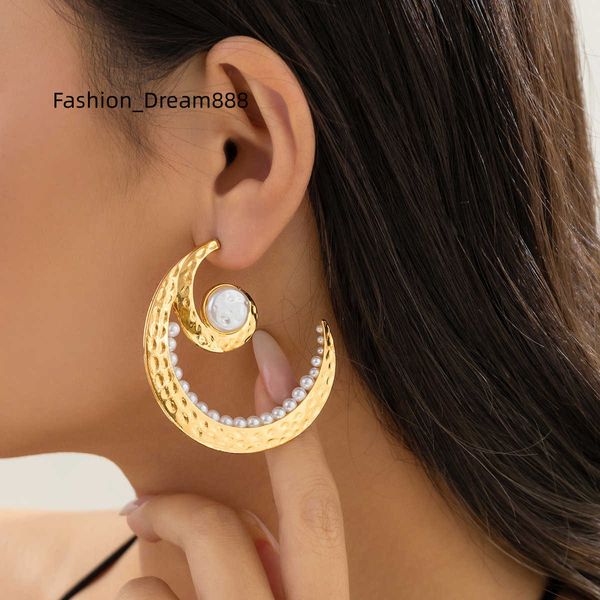2023 bijoux de mode en gros exagéré Vintage C forme métal grande lune boucles d'oreilles pour femmes élégant perle boucles d'oreilles or