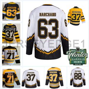 2023 Winter Klassiek 37 Patrice Bergeron Jersey 88 David Pastrnak Brad Marchand Taylor Hall 73 Charlie McAvoy Aangepaste hockeytruien Zwart Wit Geel Omgekeerd Retro