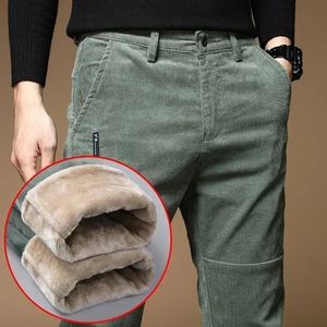 2023 Winter Fleece Warm corduroy broek Men zakelijke mode slanke rek dikke grijs groen fluff casual broek mannelijk 240411