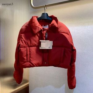 Ropa de mujer de alta definición con letras familiares M, abrigo corto rojo de Año Nuevo Chino, versátil, invierno 2023