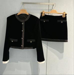 2023 Winter miu-m zwart fluwelen set slim fit mode pak jas + halve rok voor dames
