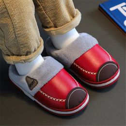 2023 Invierno Nuevas zapatillas de algodón para niños Botas de algodón impermeables para niños y niñas Zapatos de interior para el hogar Calor informal Suela suave Antideslizante Zapatos cómodos para niños