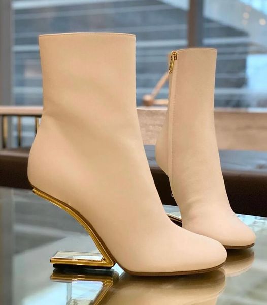 2023 Hiver Botte courte Marque Premières chaussures Femmes Bottines en cuir de veau Talons en forme de coin en métal Bout rond Bottines de couleur dorée Lady Booty EU35-43 Box