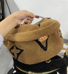 2023 Winter Teddy Bumbag Waist Bag Designer For Womens Men Fashion Lambswool Crossbody Sacs Y Bumbag Luxury Fanny Pack5244278