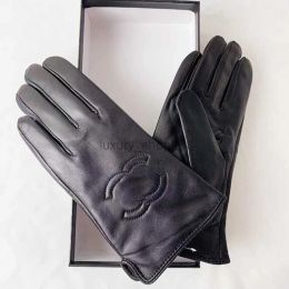 Guantes de cuero para mujer de invierno 2023, guantes cálidos con punta de los dedos para ciclismo integrados de piel de oveja de diseñador para hombre y mujer G231128PE-5