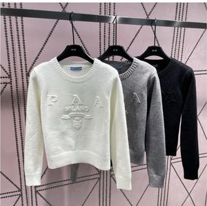 2023 Woens Designer Sweaters Classic Mode taille haute style court Pull 3D Lettre Col rond Pull confortable Jumper Manteau c56