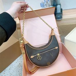 2023 Femme Mini Sacs unis Sac fourre-tout à bandoulière Sac de créateur Sacs à main de luxe Petit sac à main fourre-tout baguette sac à main de mode Noir / Or Matériel Cuir