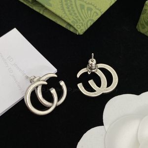 Pendientes clásicos para mujer 2023, pendientes de plata a la moda, joyería de fiesta con personalidad y letras caladas Vintage