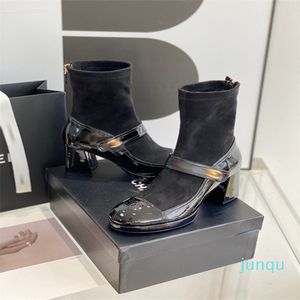 2023 Botas de diseñador para mujer Martin Desert Boot Flamencos Love Arrow Medalla de cuero real Zapatos de invierno antideslizantes gruesos