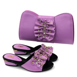 2023 dames dames pu real lederen zomer sandalen metaal lage dikke hakken open tenen vouwen diamant met handtas de set sets bruiloft slipper jurk sexy schoenen maat