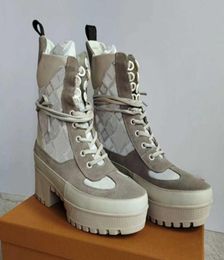 2023 Femmes Plateforme lauréate en cuir Dessert Boot Designer Martin Boots blanc Broidered Bee Star Trail Ankle Boot Boot Winter Boot Hee1189876