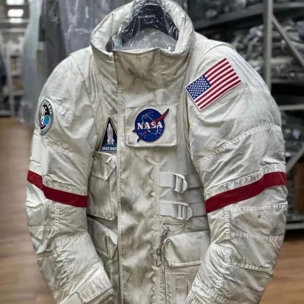 2024 Mujeres Hombres Chaqueta de invierno Nuevo Astronauta corto Balegiaga China Bandera de EE. UU. Pato blanco Engrosado Chaquetas sueltas lindas Parka cálida Ropa de abrigo Tn