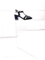 2023 Counter des femmes Sandales Star Fashion Luxury Middle Heel Sandals Nouveau émission de mode Hot Sandales