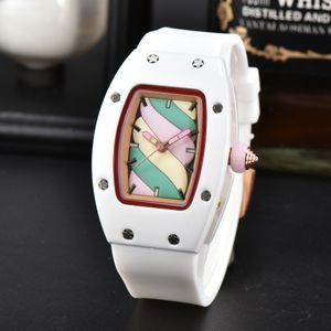 2023 Flores de mujeres Diseñador de esqueleto totalmente automático, citas Women's Watch Fashion Luxury Fashion Rubber Silicone Movelo reloj Reloj casual