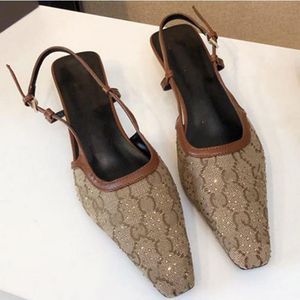 2023 Sandales à bride arrière pour femmes pompe Les chaussures à bride arrière Aria sont présentées Maille noire avec motif étincelant de cristaux Fermeture à boucle arrière