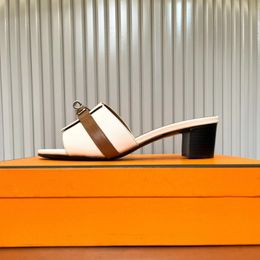 2023 Dames Zomer Rubberdesigner sandalen oranje lederen slides dames Strandslippers Mode Scud Slippers 3D Lettertype Indoor Schoenen 35-42 met Doos Stofzak
