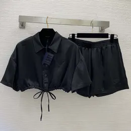 2023 femmes deux pièces pantalon ensemble été costume décontracté à manches courtes à capuche élastique Shorts avec Triangle Badge survêtement