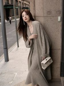 2023 Femmes Automne et hiver épaissis confortables Longue longue veste de veste tricotée Robe en deux pièces 240401