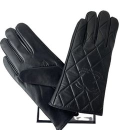 2023 Gants en cuir pour femmes Designer en peau de mouton fourrure intégrée cyclisme gants chauds du bout des doigts304R