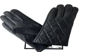 2023 Gants en cuir pour femmes Designer en peau de mouton fourrure intégrée cyclisme gants chauds du bout des doigts5691663