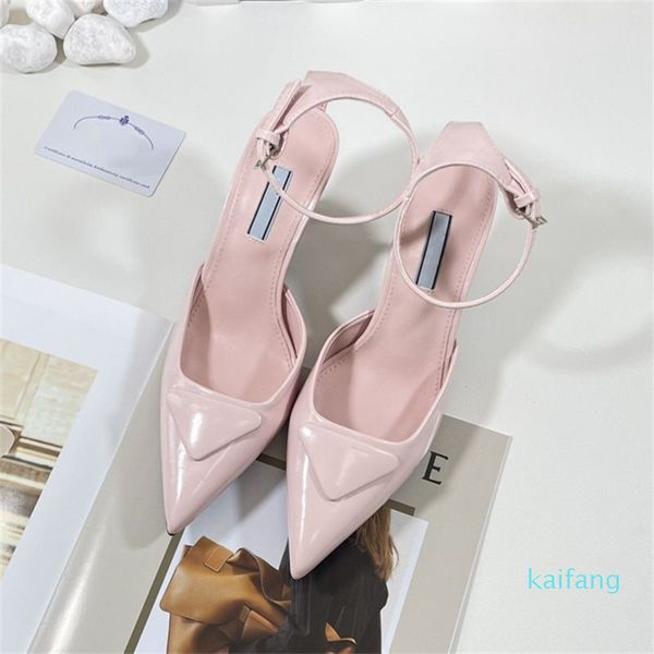 2023 Womens Shoes Designer Bout pointu Sexy Cat Heel Patent Leather Sandals Wedding