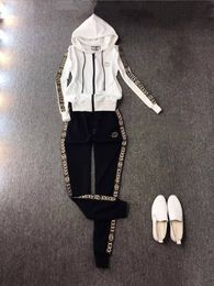 2023 Dames Tracksuits Pak Designer Trainpak Vrouwen dragen Jas Autumn Winter Winter Kleding Mode Letters Jacquard Street Kleding Casual omgekeerde driehoek Twee set