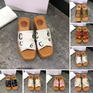 2023 Woody Slippers Slides Sandals Mujer Diseñador Zapatos de plataforma Wedge Mules Canvas Thong Slingback Square Toe Black White Red Slipper Slide Sandal Scuffs