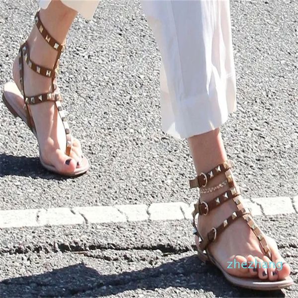 2023-Zapatos Mujer couleur clouté sandales plates pierres clouté Flip sandale grande taille Designer chaussures pour femmes été