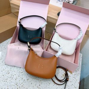 2023 Zhang Yuanying Même style Handhed Crescent Crescent Simple and Advanced Single Shower Half Moon Sac