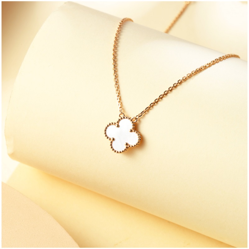 2023Classic Four Leaf Clover Necklaces Pendants Mother-of-Pearl Stainless Steel Plated 18K for Women Girl Valentine's Mother's Day Engagement Jewelry-Gift wholesale