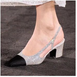 2023Designer kleding schoenen modeontwerpers sandalen strass met gekleurde slingbacks dikke hak vierkante tenen sandaal hoge hakken pantoffels schapenvacht damesschoen