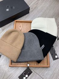 Bonnet de créateur pour hommes et femmes, automne et hiver, petit parfum essentiel, nouveau style chaud, mode classique, sport, couleur unie, neutre, simple, 2023.