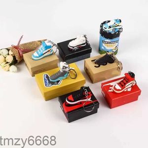 2023 Mode Designer Stereo Sneakers Sleutelhanger 3D Mini Basketbalschoenen Sleutelhanger Mannen Vrouwen Kinderen Ring Tas Hanger Verjaardagsfeestje Cadeau met Doos IQAA